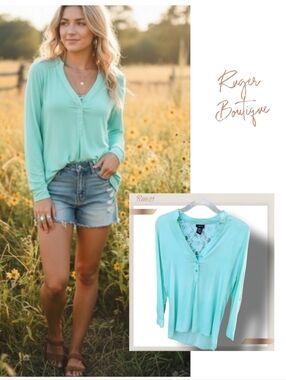 🌿Rue 21 Women's Aqua Long Sleeve Shirt size Small -Adorable!